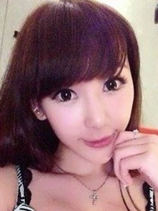 陈冠希舌吻嫩模谢芷蕙写真
