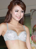 陈冠希前女友黄榕王璐瑶性感内衣走秀争奇斗艳