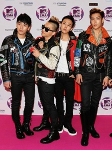 韩国男子组合Bigbang出席活动照