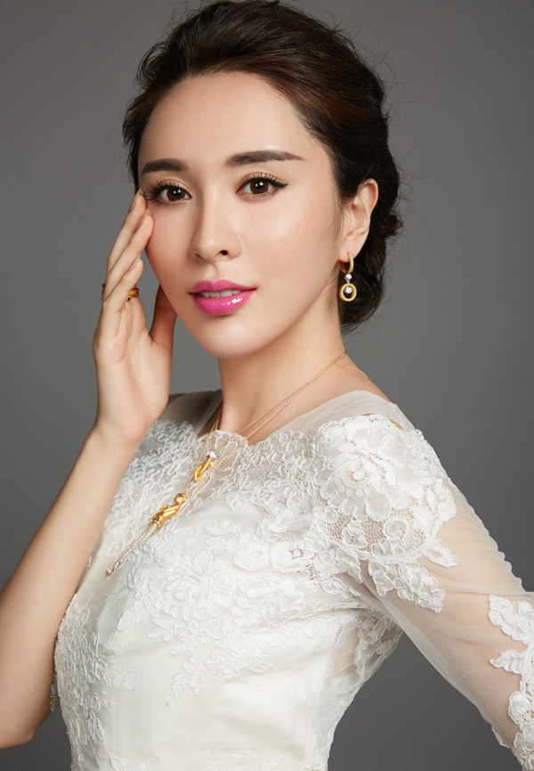 张熙媛典雅大气演绎复古魅力(2)