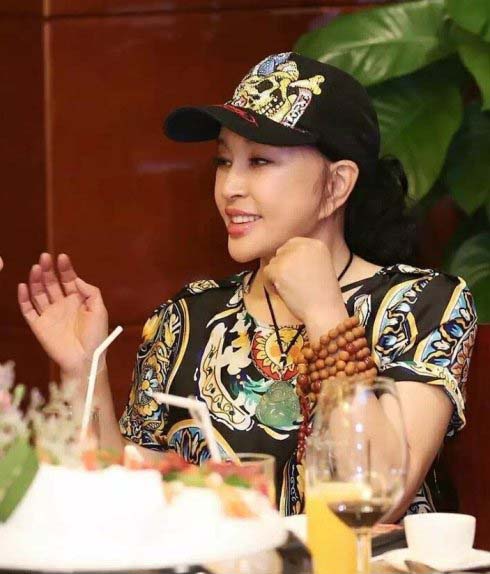 60岁刘晓庆素颜老态照曝光不忍直视