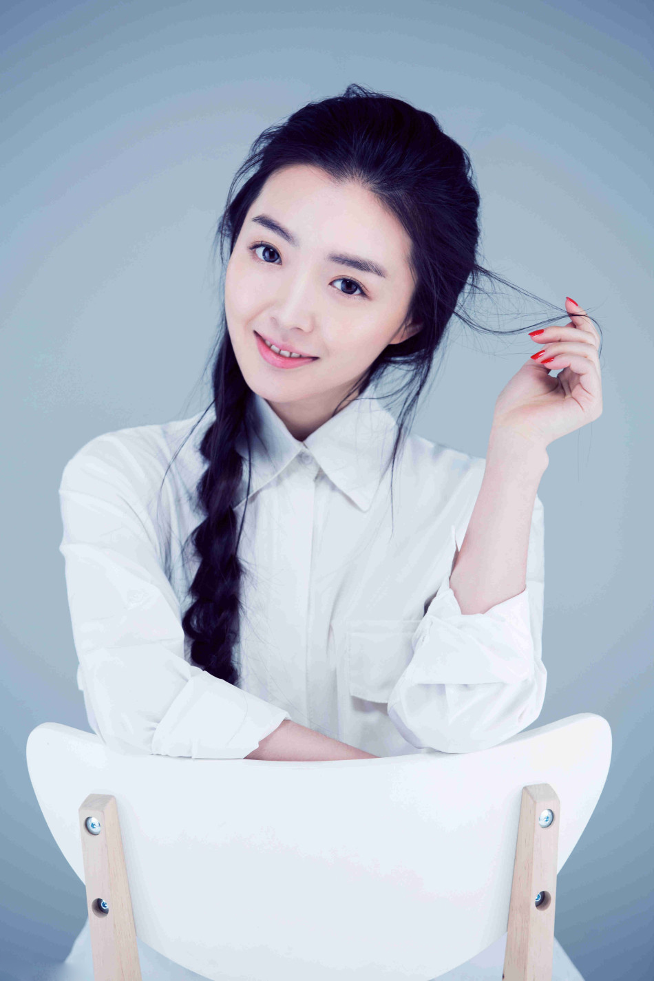 叶芸菲低调简洁展现别样风尚韵味写真(2)