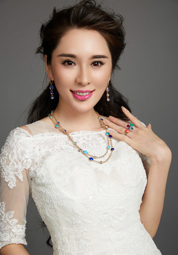 张熙媛典雅大气演绎复古魅力(5)