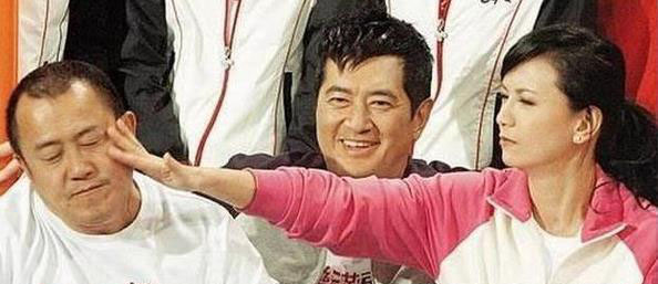 扒扒娱乐圈10大女星防色狼揩油的高招(6)