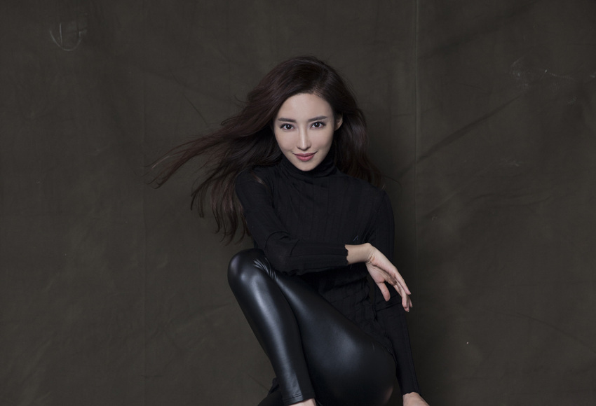 刘凡菲冷艳帅气展独有魅力个性写真(5)