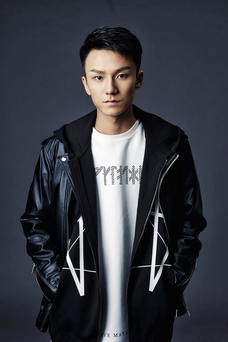 阴郁美男李熹子荣登杂志微色魅力(2)