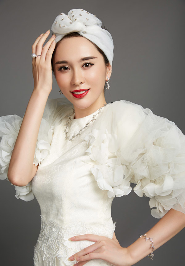 张熙媛典雅大气演绎复古魅力(4)