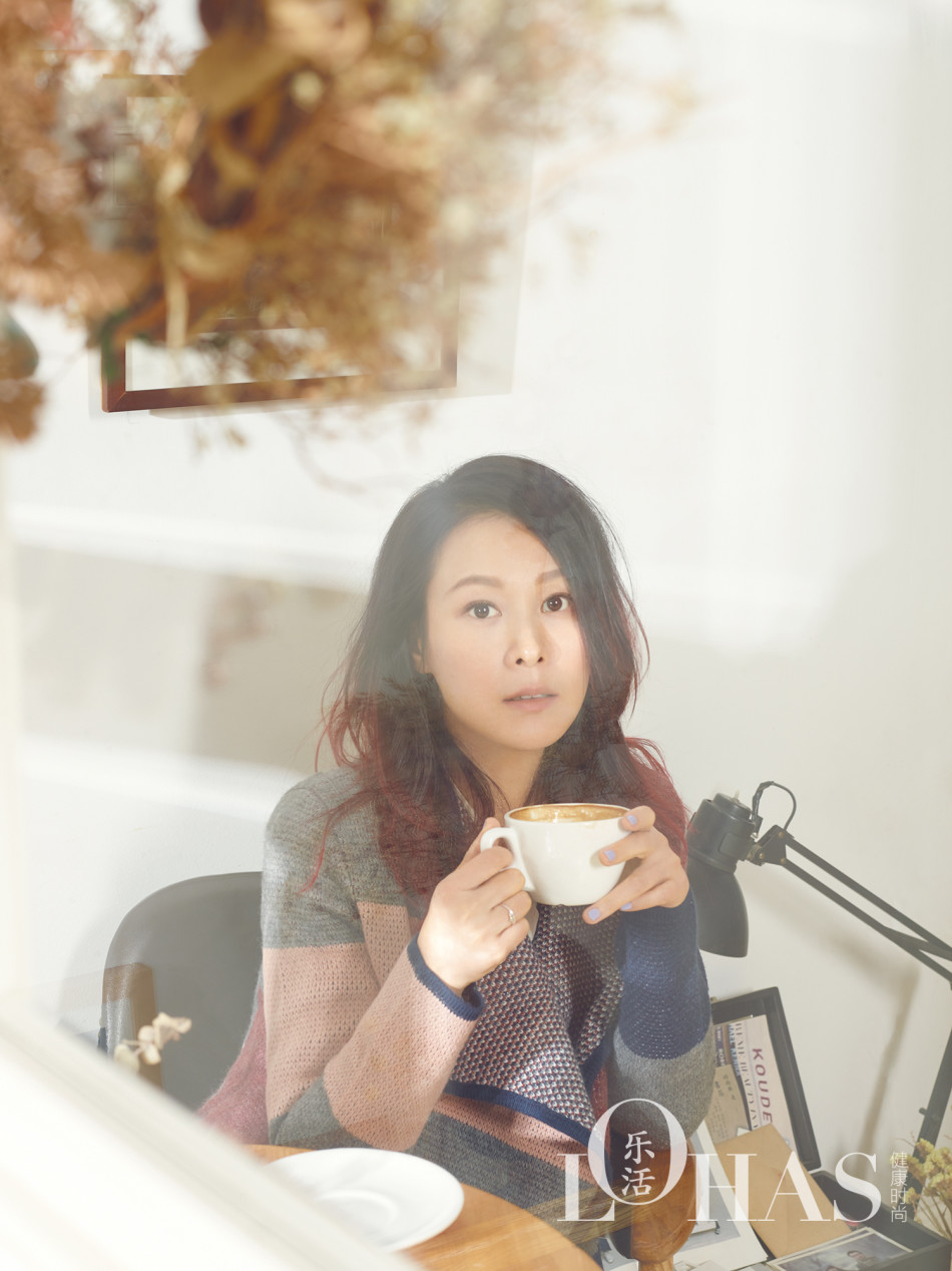 刘若英展现知性温婉春季写真(4)