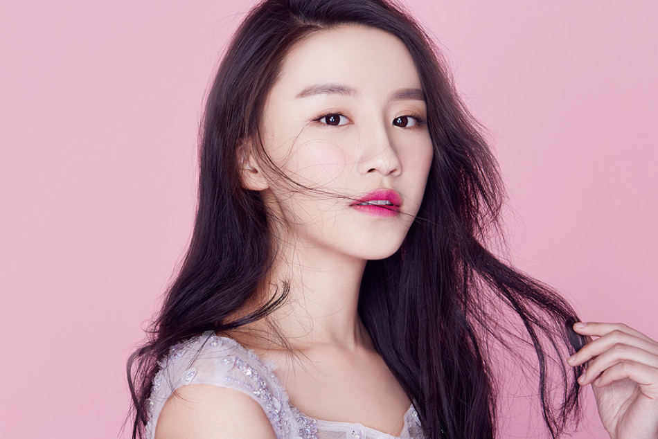 马歌粉色公主系写真尽显清纯娇俏