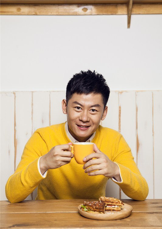 李健春日温馨暖男风尚款写真