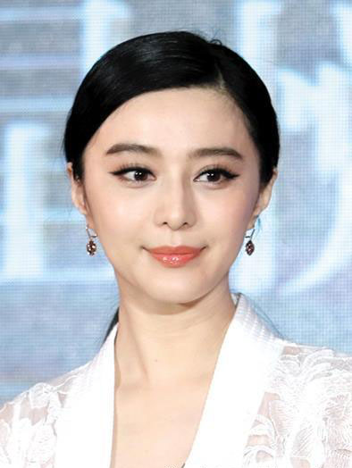 扒扒娱乐圈10大女星防色狼揩油的高招(4)