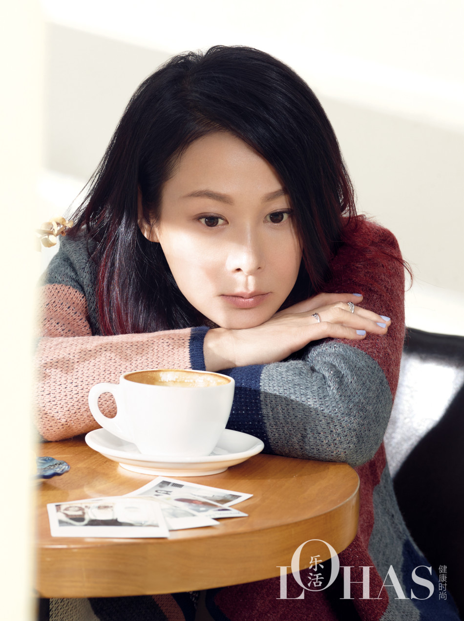 刘若英展现知性温婉春季写真(3)