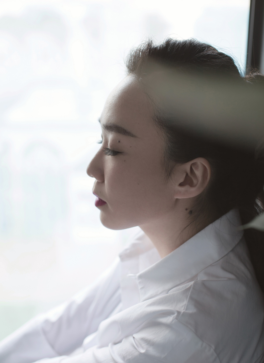 马薇薇尽显知性文雅时尚大片写真(2)