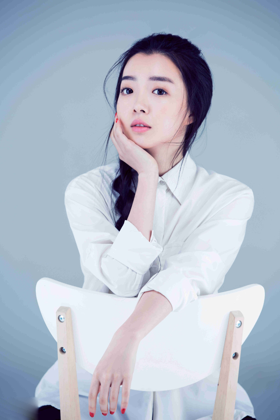 叶芸菲低调简洁展现别样风尚韵味写真(3)