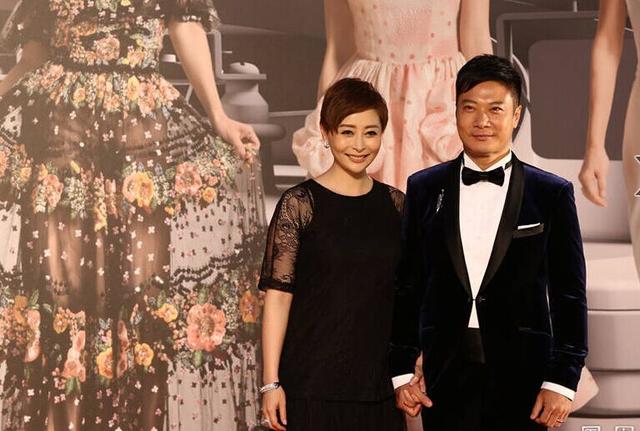 香港金像奖红毯秀：三天王双辉联袂众老牌女星勉强撑场(7)
