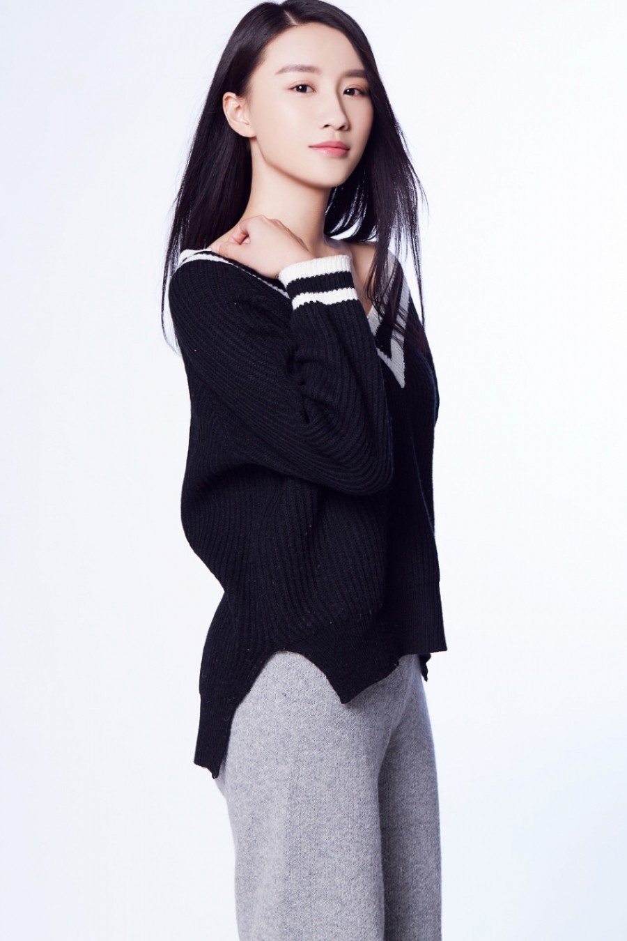 马歌演绎纯美学院派风格恬静写真(4)