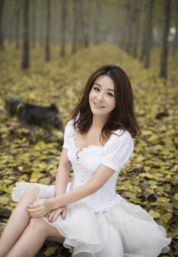 金一帆优雅气质曝秋季写真(2)