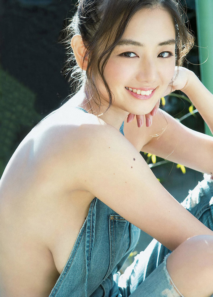 片山萌美真空上阵灿笑嫣然写真清新甜美(5)