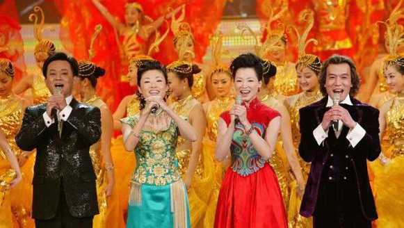 周涛复出春晚先后搭档三代名嘴(6)