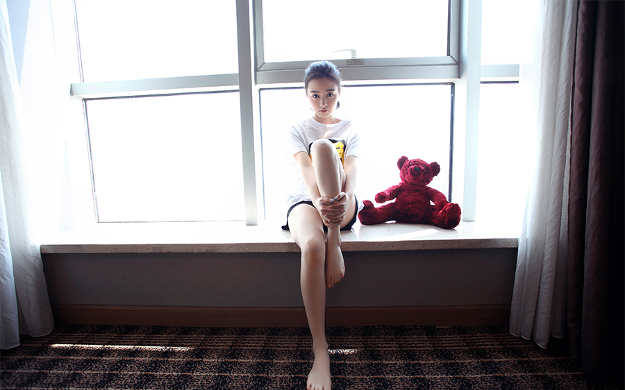 余心恬春日烂漫简约甜美小清新写真(4)