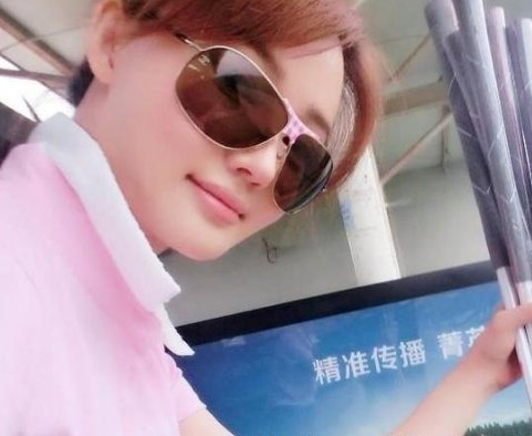 扒一扒娱乐圈那些神一般存在的“神秘女子”(12)