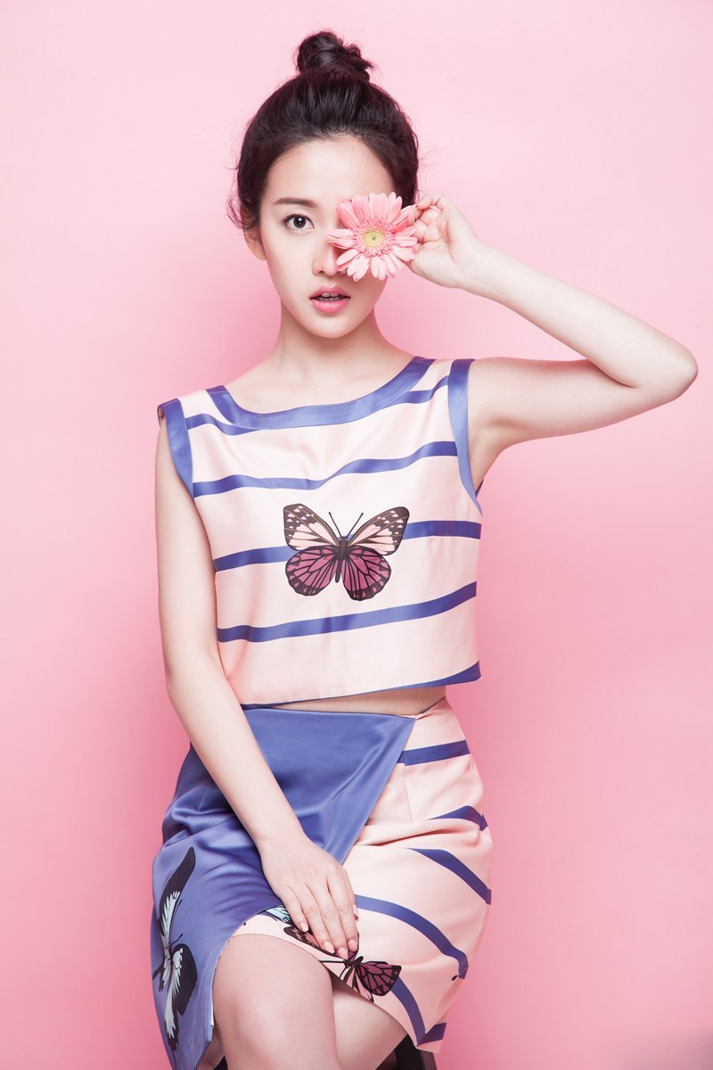 刘美含清纯甜美粉色系写真曝光
