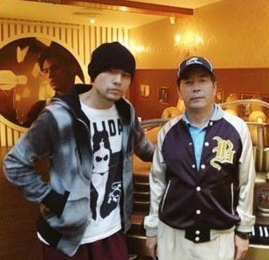 一模一样帅！胡歌等10大男星与父亲合影曝光(4)