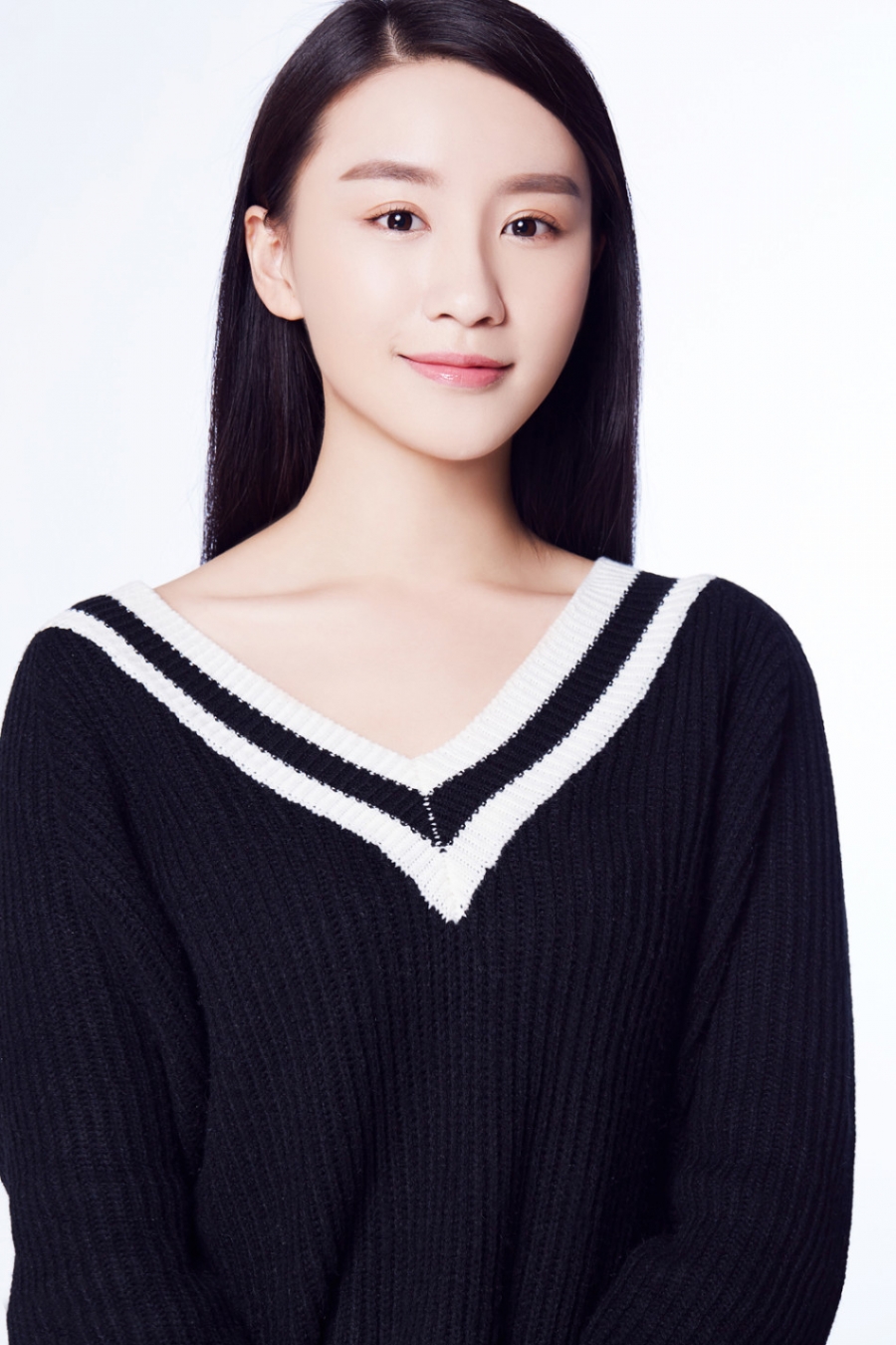 马歌演绎纯美学院派风格恬静写真(5)