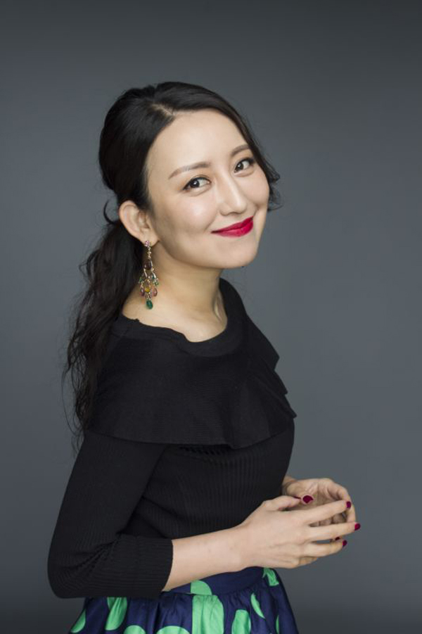 崔楠黑色优雅魅惑气质女人味写真(2)