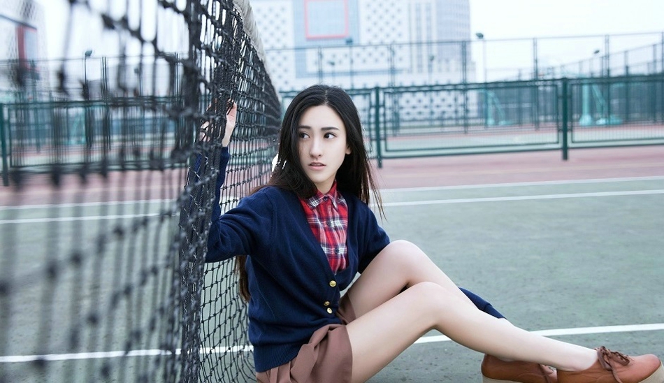 女星朱圣祎校服写真白皙美腿尽显青春(4)