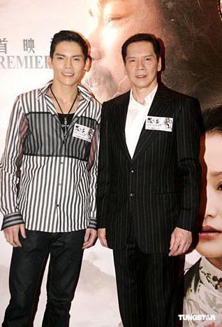 一模一样帅！胡歌等10大男星与父亲合影曝光(11)