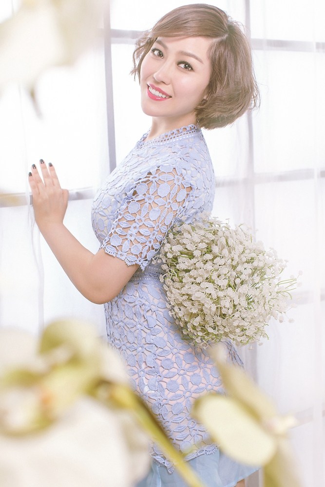 陈诗妮优雅温婉曝光春日写真(2)