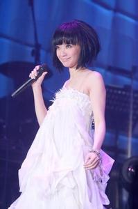 盘点命运离奇坎坷的十大歌坛天后(5)