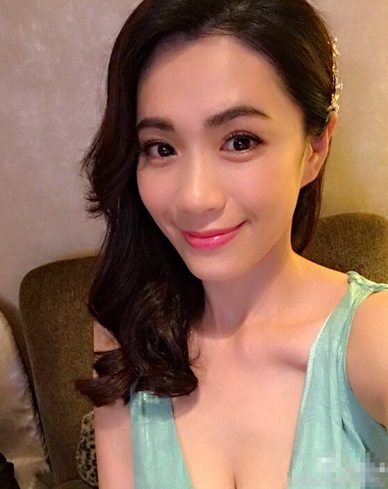 柯以柔美丽性感女人味自拍美照