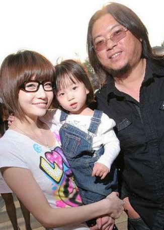 奶茶妹妹领衔娱乐圈的10大低龄辣妈(7)