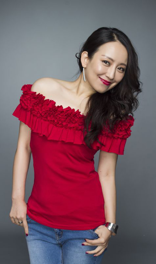 崔楠甜美笑容展知性之美写真曝光(3)
