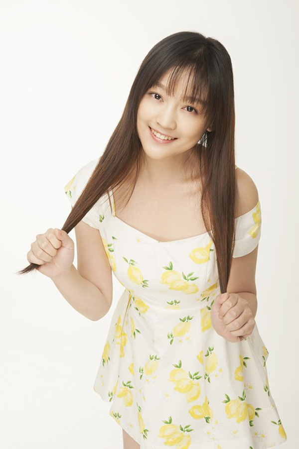 何花红唇粉面尽展温婉本色少女风写真(4)