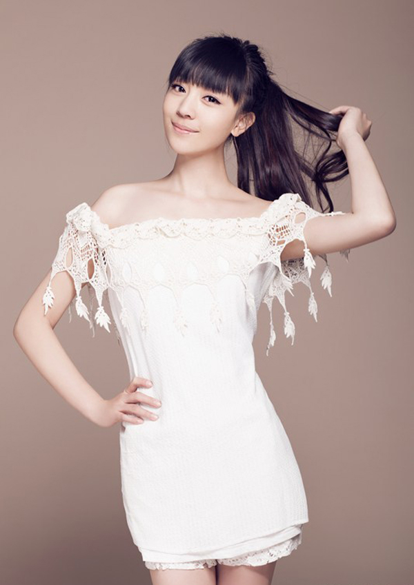 何花气质纯净温婉新写真曝光(2)