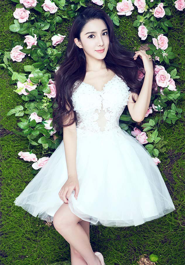 任娇肤白灵动似花仙子早春唯美写真曝光