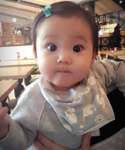 贾静雯小女儿眼大出奇完胜大眼美女明星(9)
