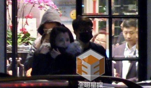 扒一扒娱乐圈那些神一般存在的“神秘女子”(2)