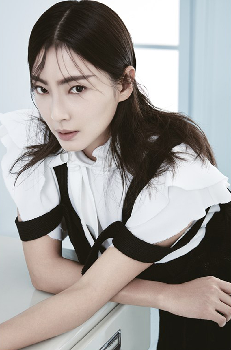 张雨绮大秀美背演绎摩登时代(4)