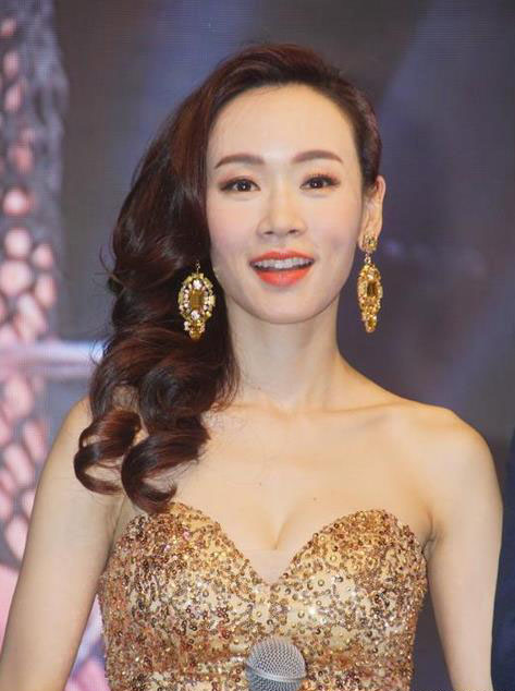 扒扒港姐冠军杨思琦从一线花旦沦为啤酒妹幕后隐情