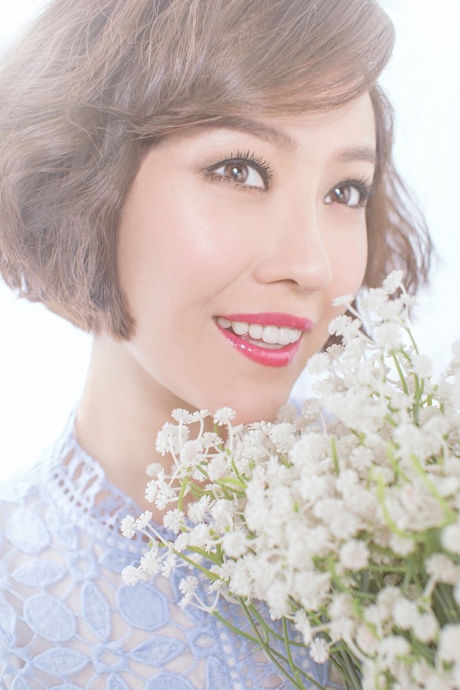 陈诗妮优雅温婉曝光春日写真