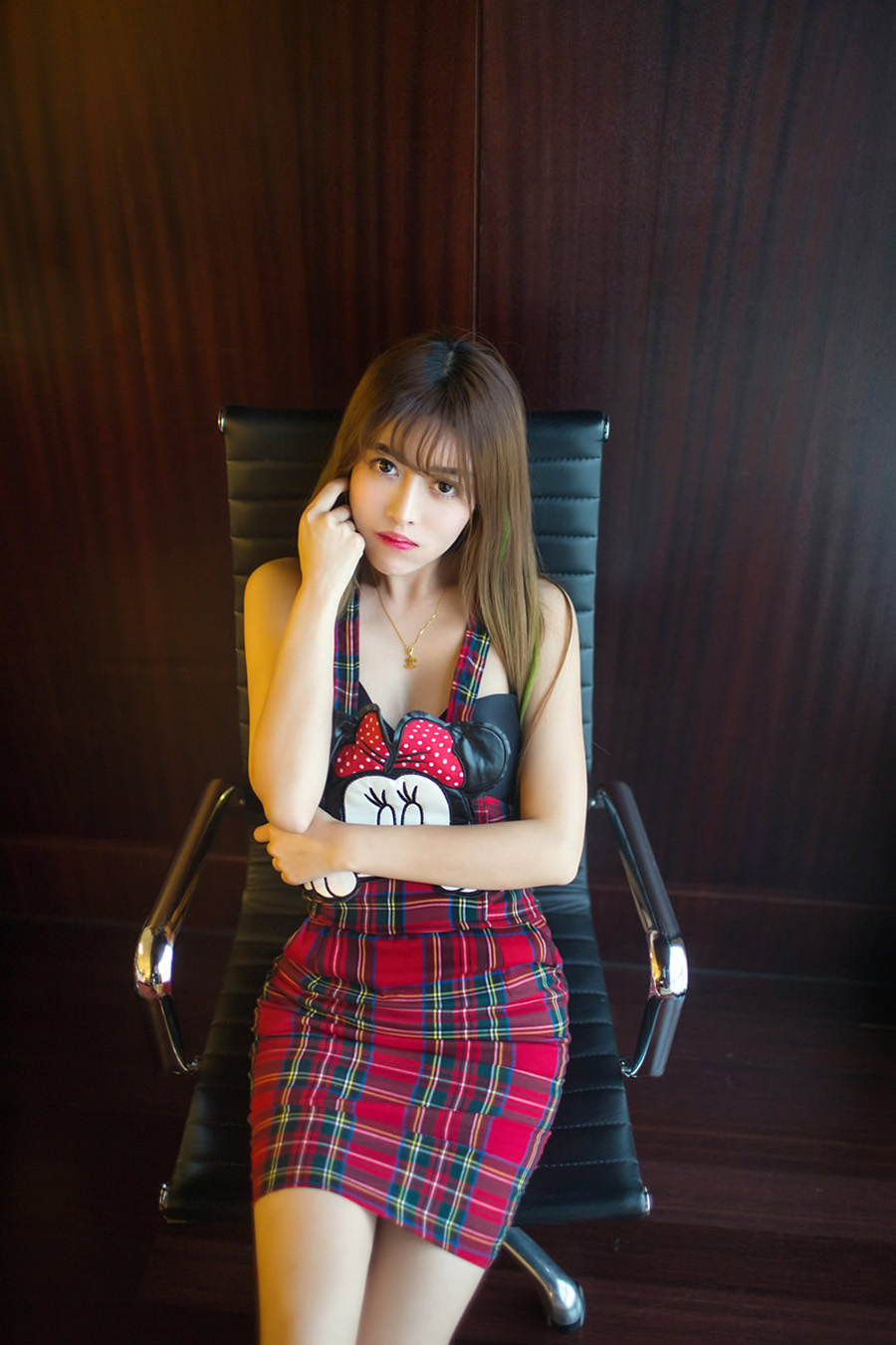 牛仔背带裤丰满白皙嫩模的一颗少女心(2)