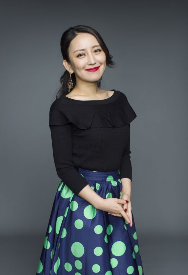 崔楠黑色优雅魅惑气质女人味写真(4)