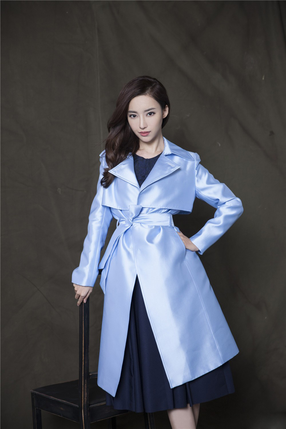 刘凡菲气质佳人柔美干练写真展OL风