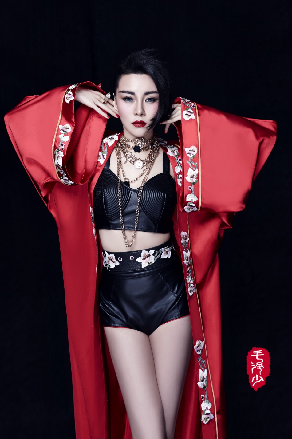 毛泽少性感中国电子性感风尚写真大片