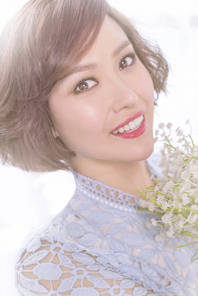 陈诗妮优雅温婉曝光春日写真(4)