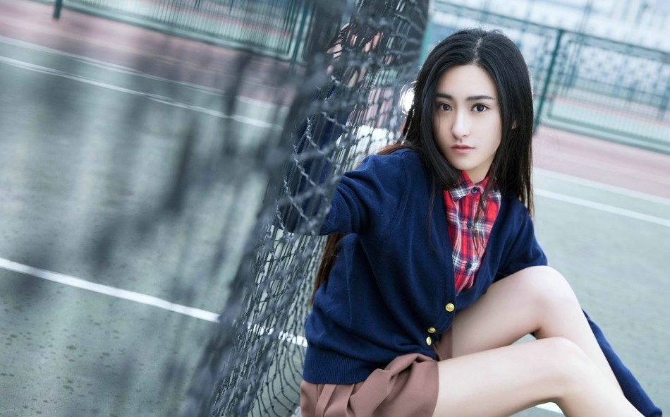 女星朱圣祎校服写真白皙美腿尽显青春(5)